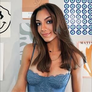 Meet your Posher, Briana